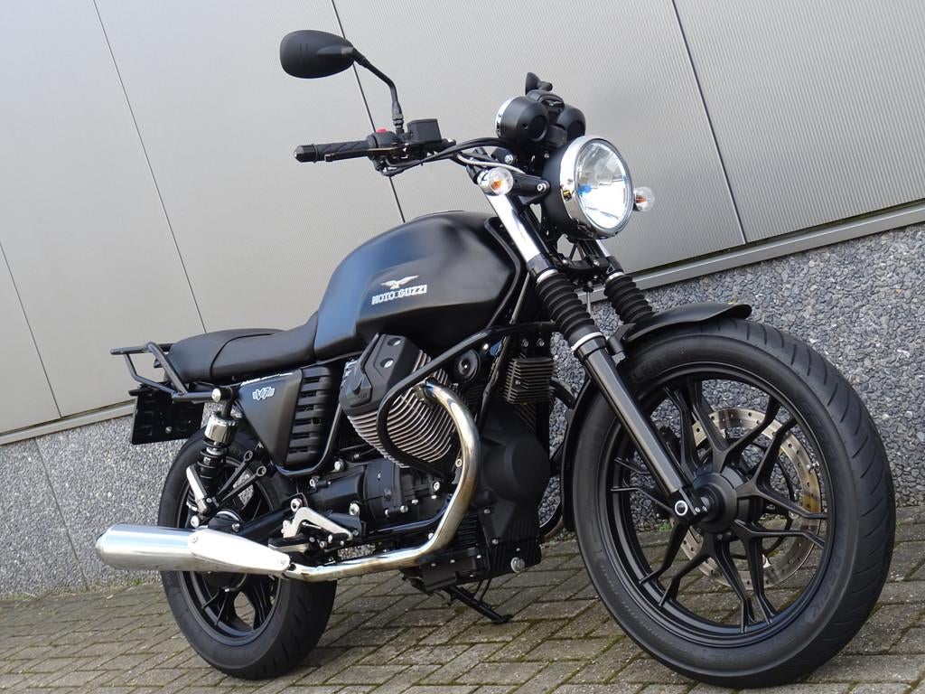 Moto Guzzi V 7 STONE (bj 2014), 744 cc, Bedrijf, Naked bike