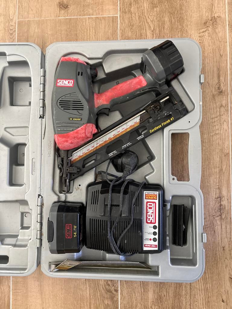 Senco Cordless Finish 41 tacker met koffer, Doe-het-zelf en Verbouw, Gereedschap | Handgereedschap, Ophalen of Verzenden, Gebruikt