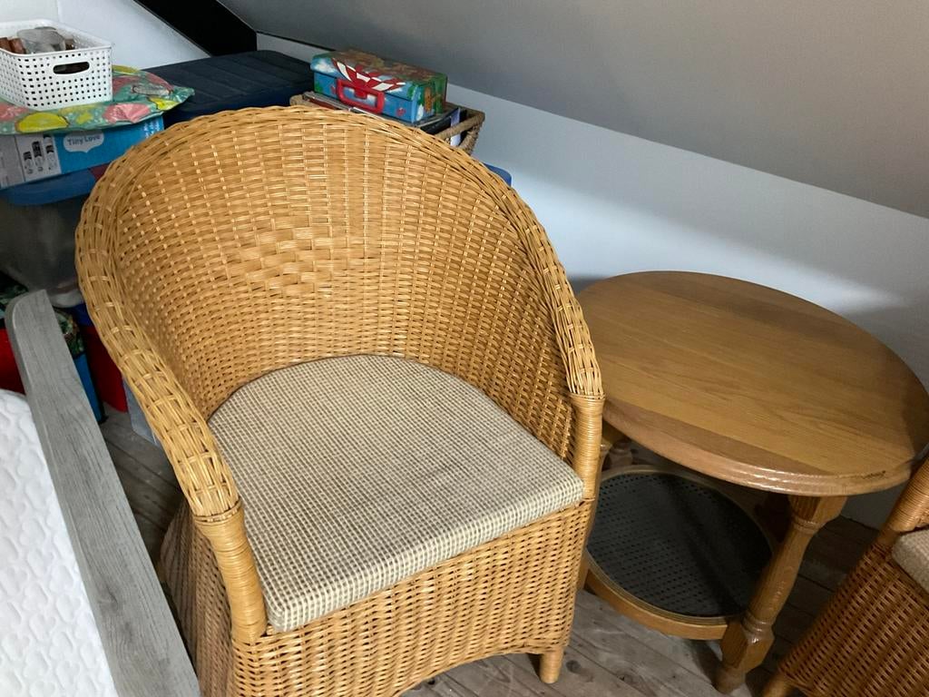 Stoelen en tafel, Ophalen of Verzenden, Zo goed als nieuw