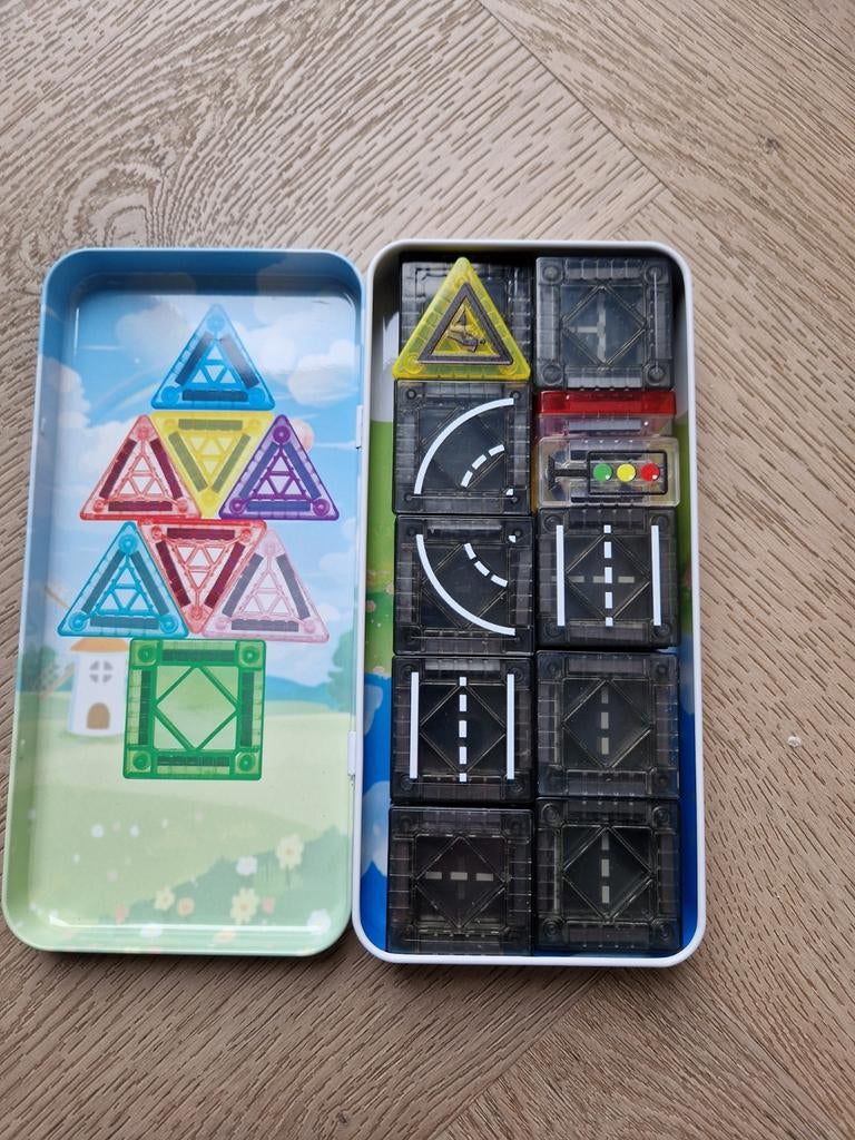 Magnetic tiles – Magnetische tegels weg & verkeer – 32 stuks, Kinderen en Baby's, Speelgoed | Educatief en Creatief, Ophalen of Verzenden