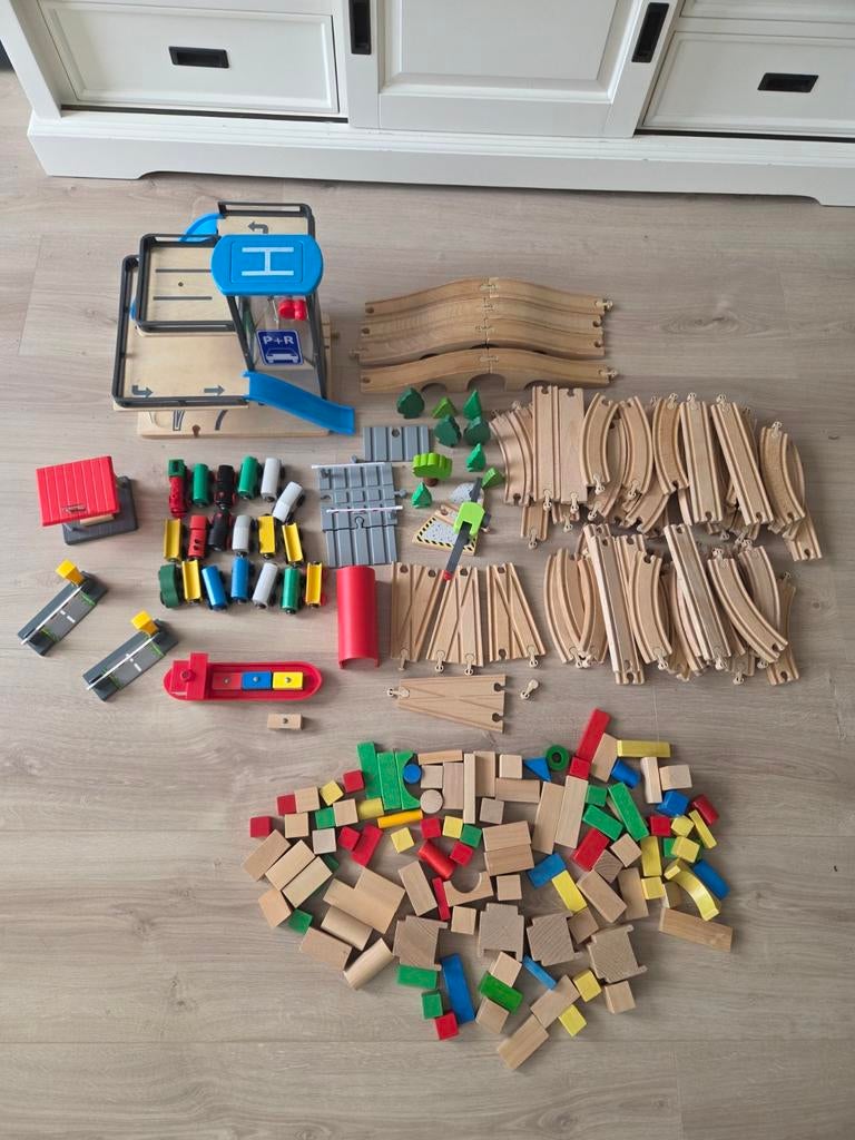 Grote set houten treinbaan, bruggen, blokken en garage, Ophalen, Gebruikt, Overige merken