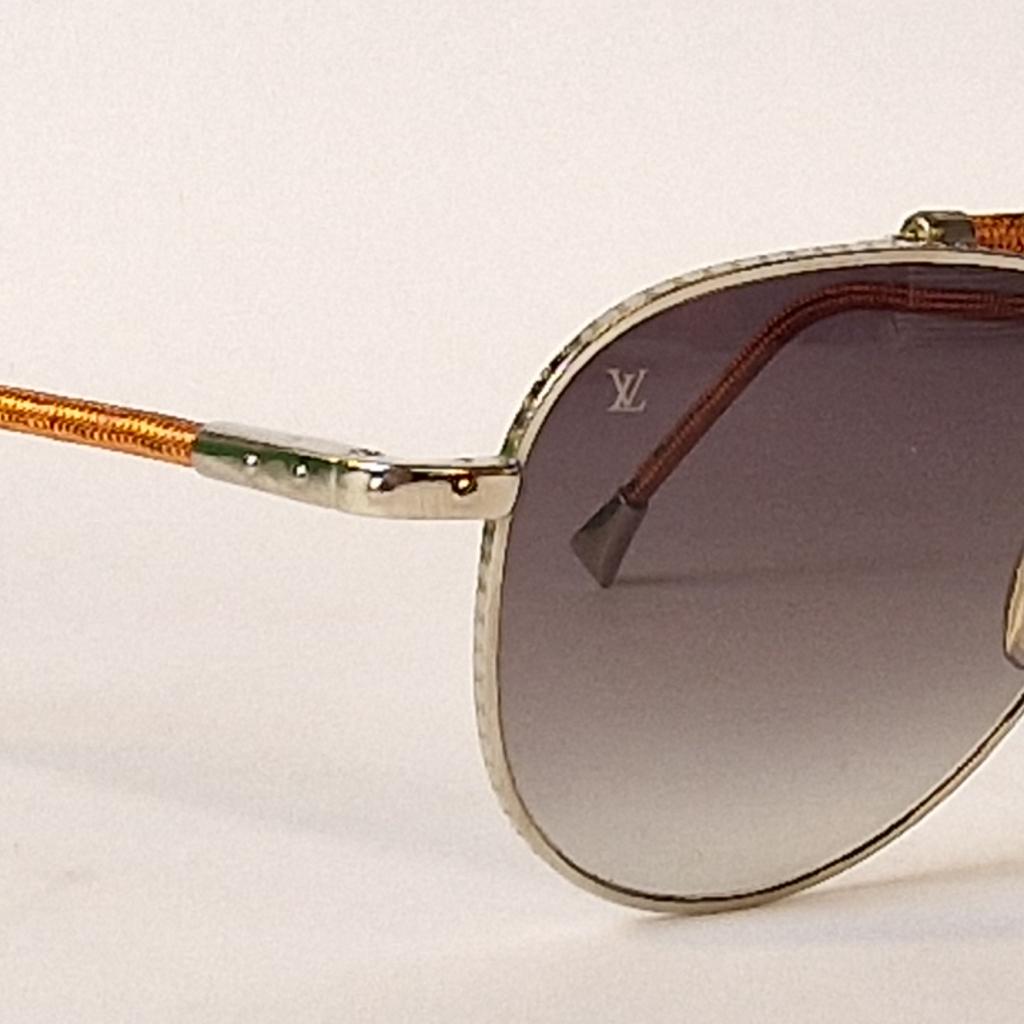 Louis Vuitton Z0552U Zonnebril | Nette Staat, Louis Vuitton, Gebruikt, Support@louisvuitton.com, 2 Rue du Pont Neuf
75001 Paris
France