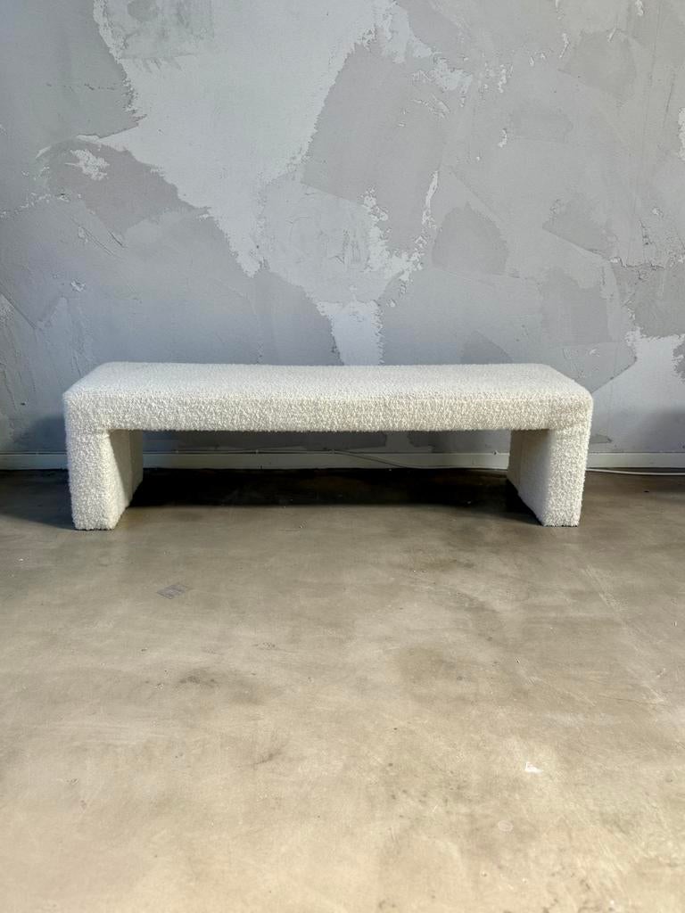 Bouclé bankje (gestoffeerd), Huis en Inrichting, Banken | Voetenbanken en Poefen, Ophalen, Zo goed als nieuw, Rechthoekig, 125 cm of meer