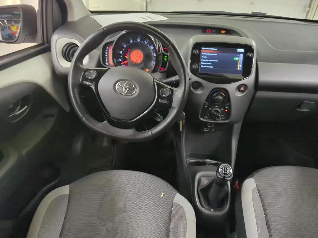 Toyota Aygo 1.0 VVT-i x-play € 11.350,00, Stof, Gebruikt, Euro 6, 4 stoelen