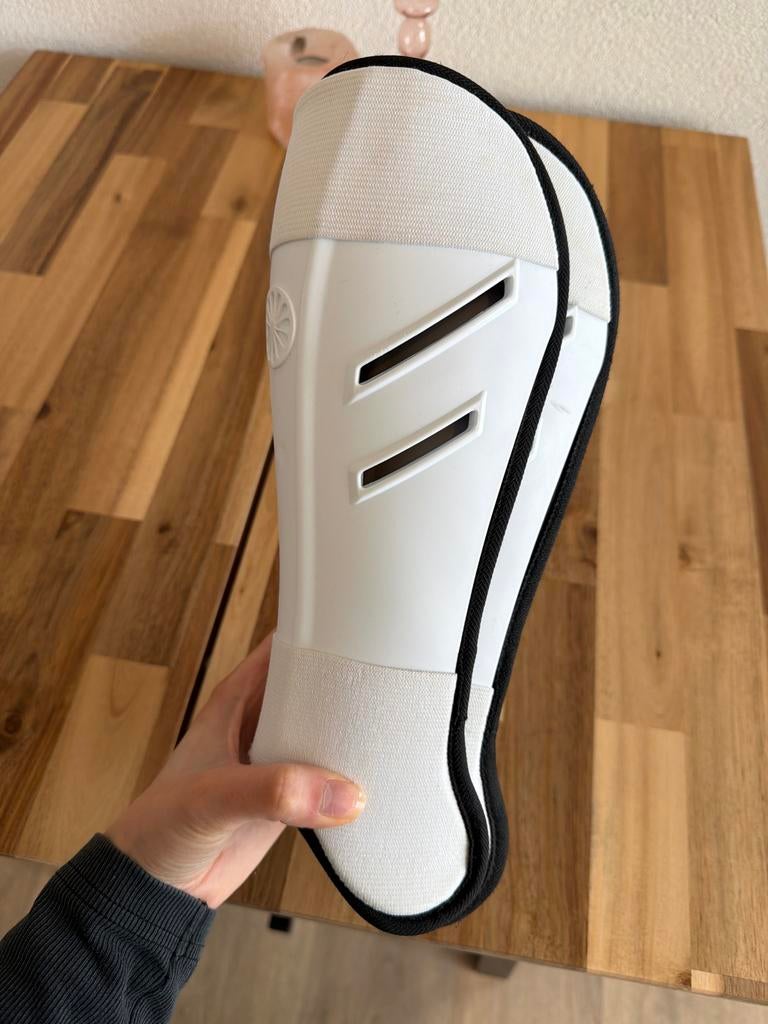 Witte scheenbeschermers - nieuw!, Maat S, Ophalen of Verzenden, Nieuw, Overige typen