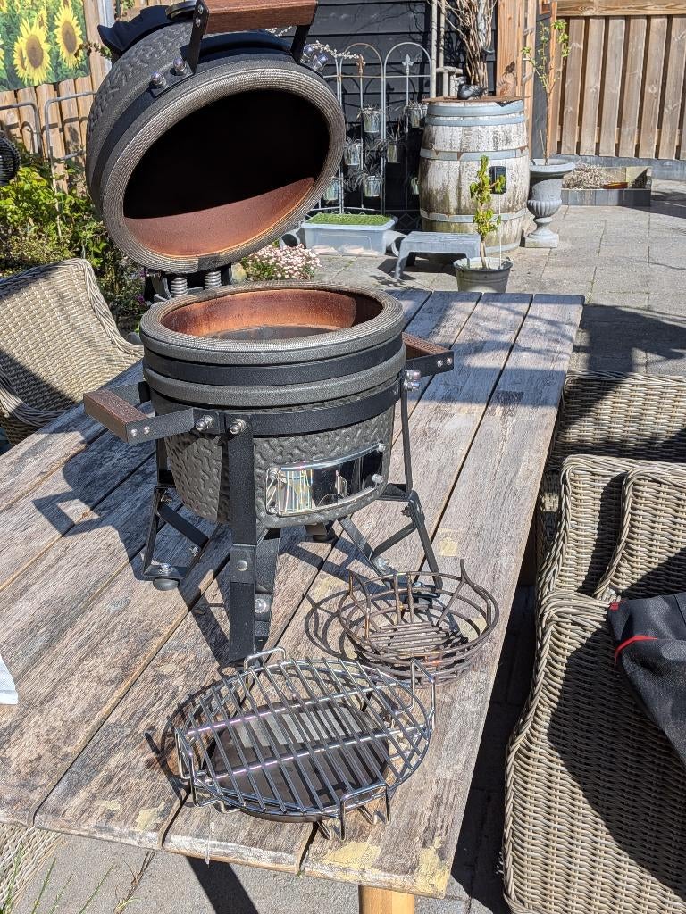Bastard kamado small, Ophalen, Gebruikt, The Bastard, Met accessoires