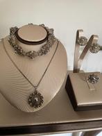 Antiek zilveren zeeuwse knoopset ketting armband oorbel ring, Ophalen of Verzenden, Zo goed als nieuw, Zilver