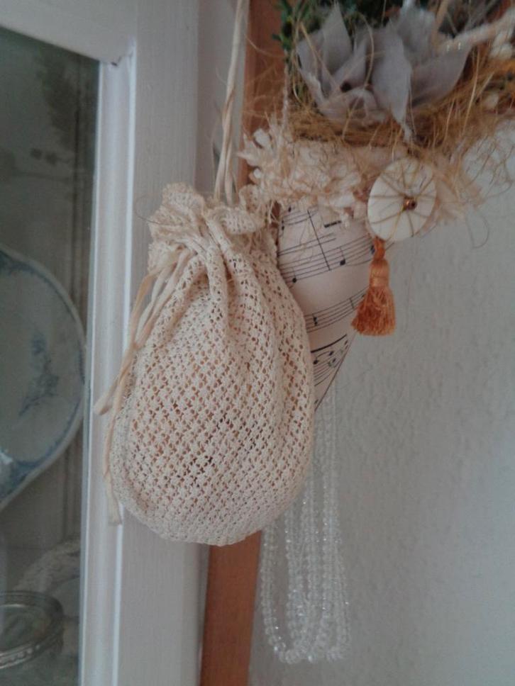 Brocant beige tasje.....(Fotonr V86), Antiek en Kunst, Curiosa en Brocante, Ophalen of Verzenden