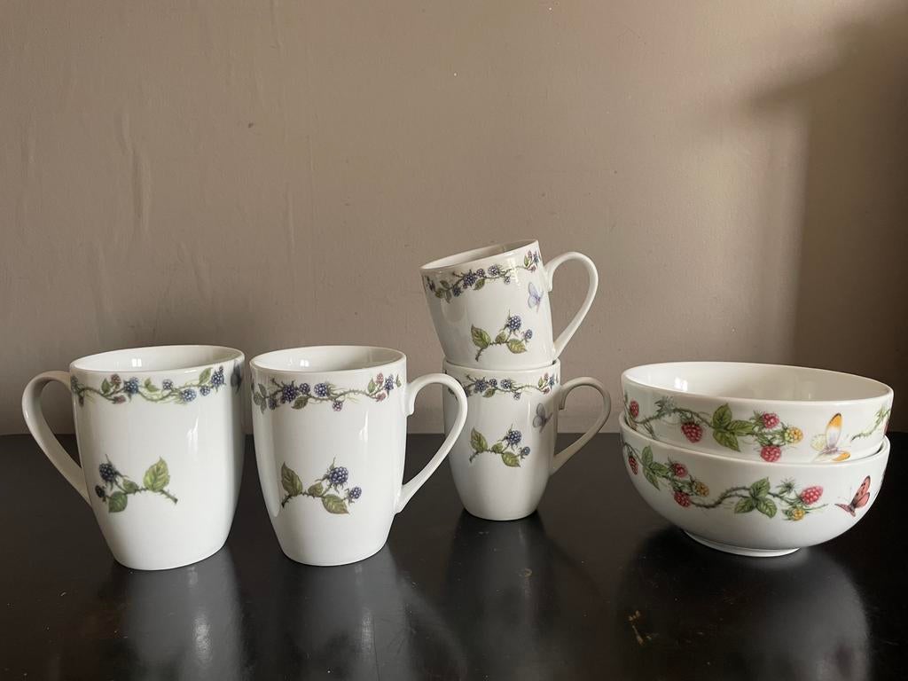 Merk THEO 4 mokken en 2 schaaltjes met frambozen, Ophalen of Verzenden