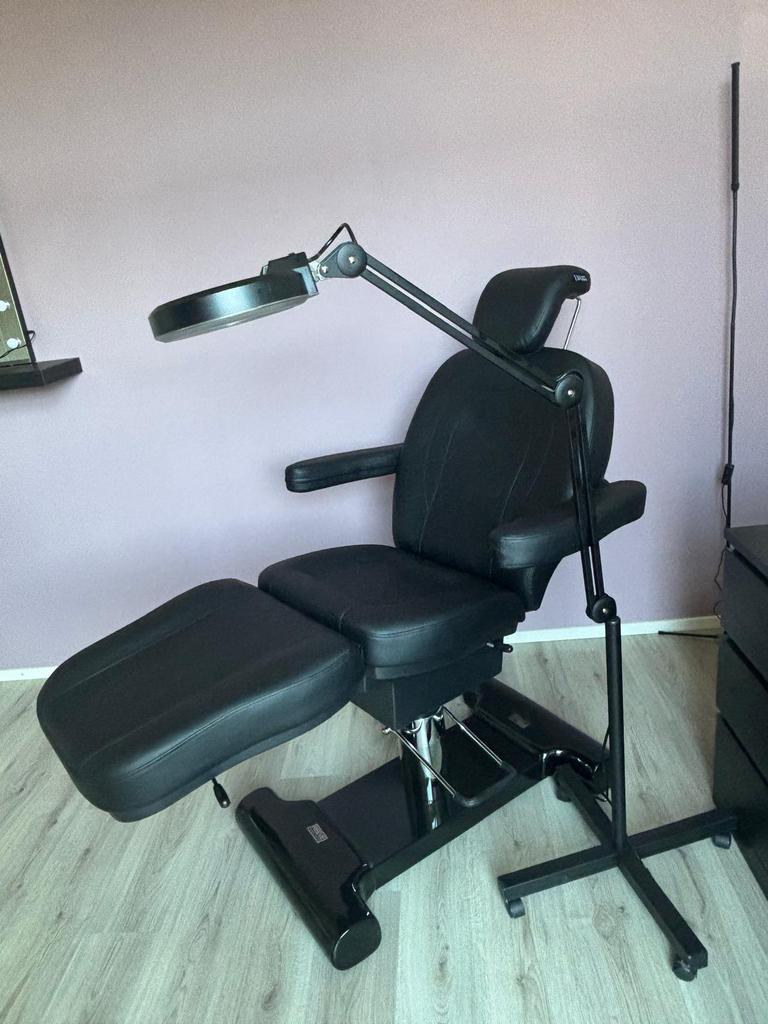 Behandelstoel Hydraulisch Mimi Zwart met lamp, Voetmassage