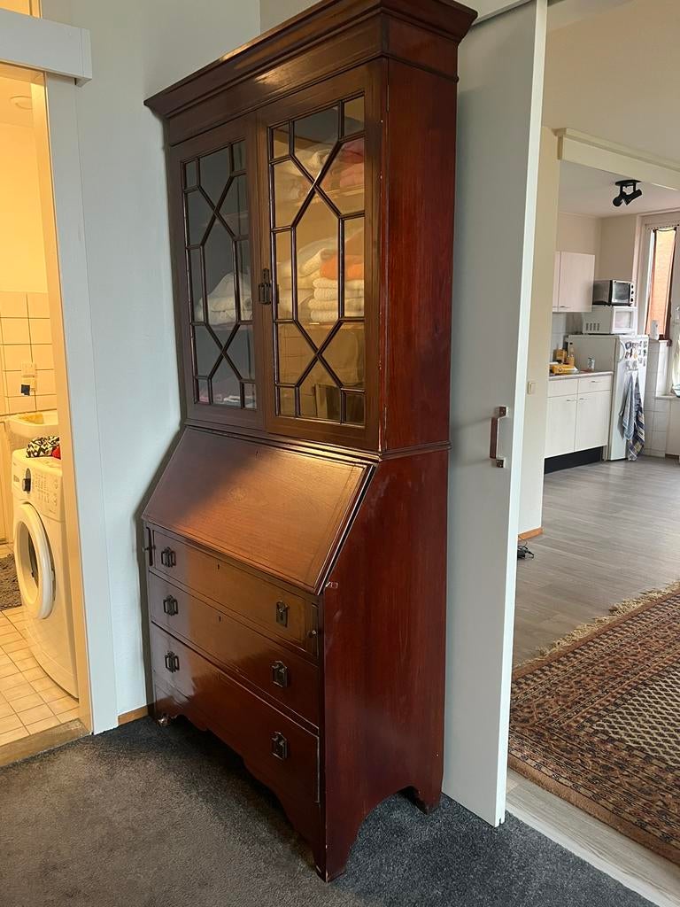 Secretaire kast, Ophalen