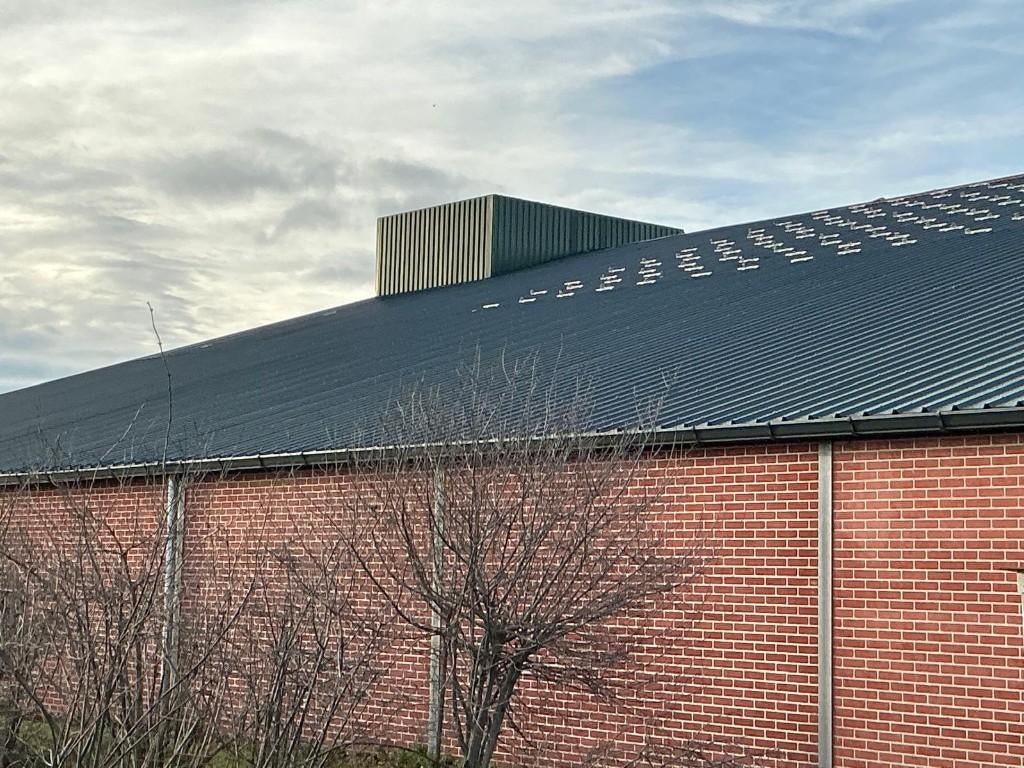 Sandwichpanelen met zonnepanelen beugels en pur, Ophalen, Gebruikt