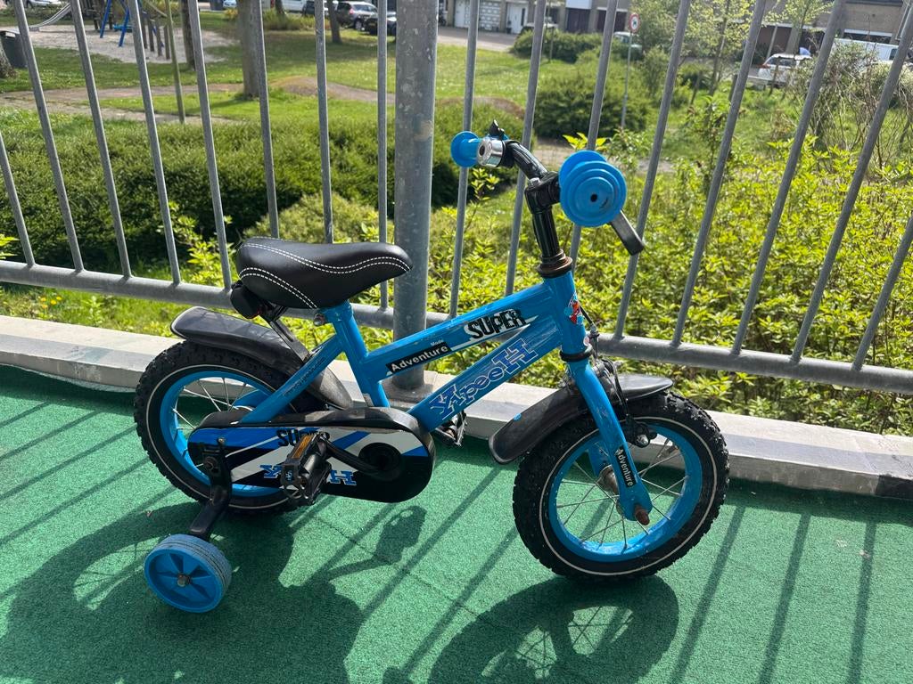 Blauwe 12 inch kinderfiets met zijwieltjes, Fietsen en Brommers, Fietsen | Kinderfietsjes, Ophalen of Verzenden, Gebruikt, Minder dan 16 inch