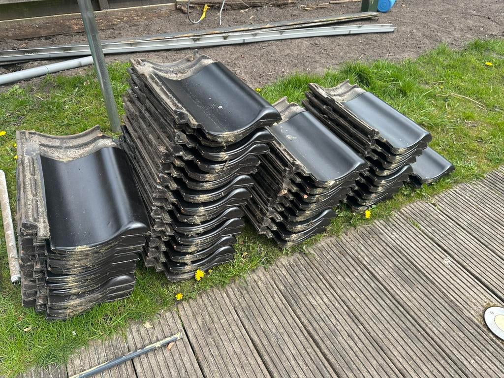 Dakpannen, Ophalen, Steen of Klei, Zwart, Zo goed als nieuw