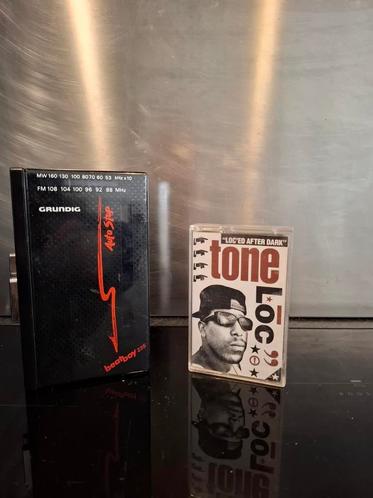 VINTAGE WERKEND GRUNDIG BEATBOY 235 WALKMAN CASSETTE RADIO, Audio, Tv en Foto, Walkmans, Discmans en Minidiscspelers, Ophalen of Verzenden