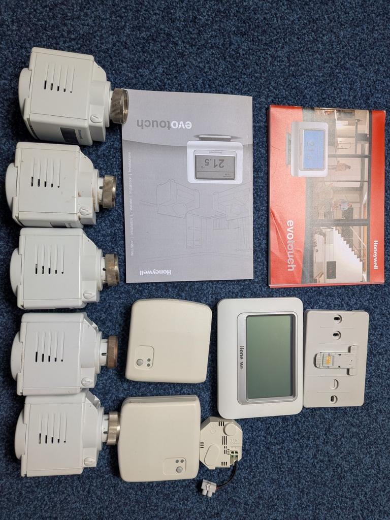 Honeywell Evotouch ,5 thermostaatkranen en 2 Relaismodules, Ophalen of Verzenden, Slimme thermostaat, Gebruikt