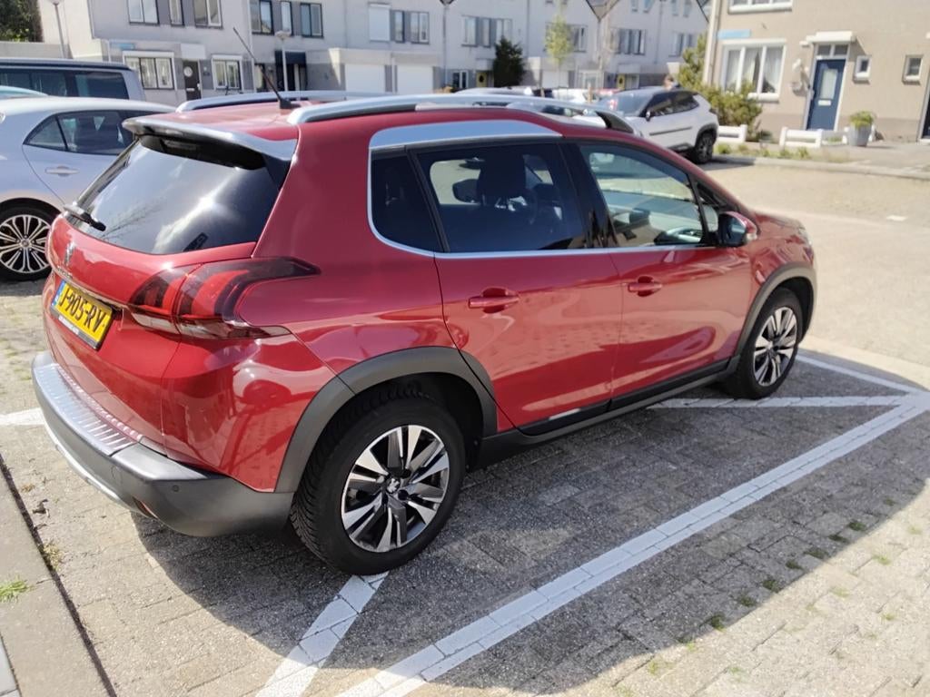 Peugeot 2008 1.2 Puretech 130pk 2019 Rood, Auto's, Peugeot, 1250 kg, 1199 cc, Leder en Stof, 49 €/maand