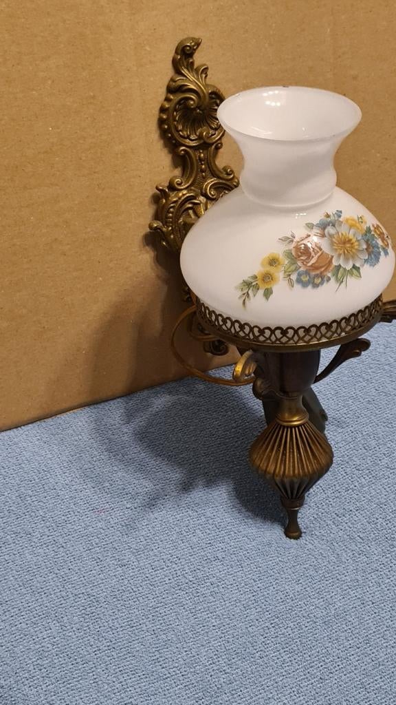 Vintage wandlamp met bloemmotief en messing details, Ophalen of Verzenden