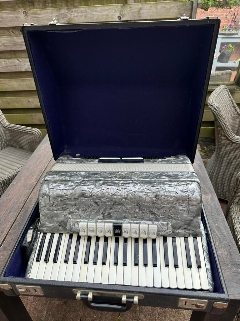 Mooie marinucci accordeon 120 bas, Gebruikt, Met koffer, Toetsaccordeon, Ophalen of Verzenden