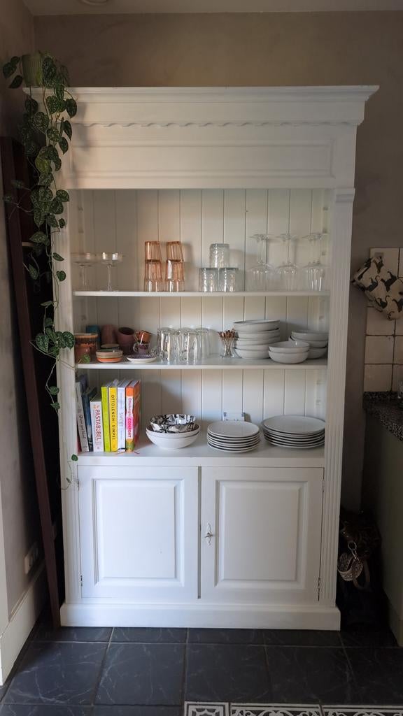 Grote witte open buffetkast met deurtjes en ornament riviera, Huis en Inrichting, Kasten | Overige, Ophalen, Gebruikt