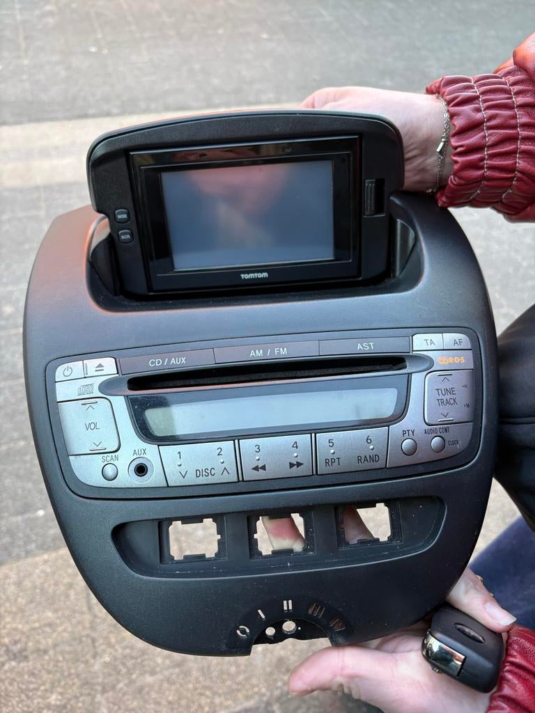 Toyota Aygo Radio en Navigatie Systeem (TomTom), Ophalen of Verzenden, Gebruikt
