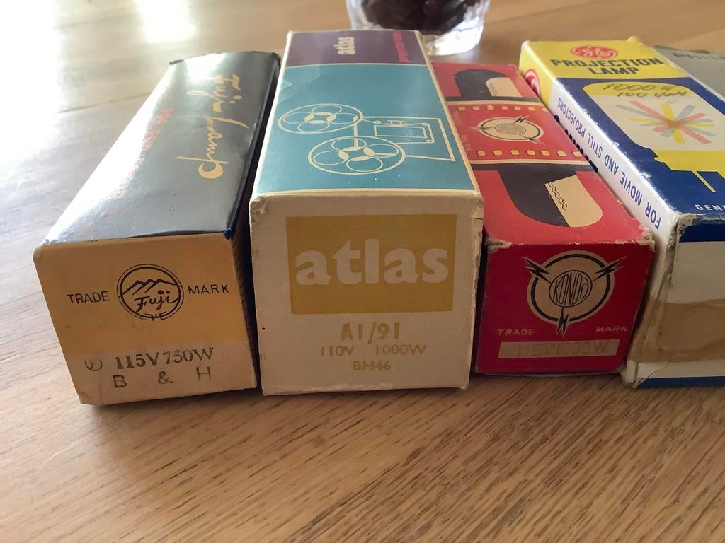 Diverse lampen voor 16mm projector, Verzamelen, Ophalen of Verzenden, 1960 tot 1980, Projector