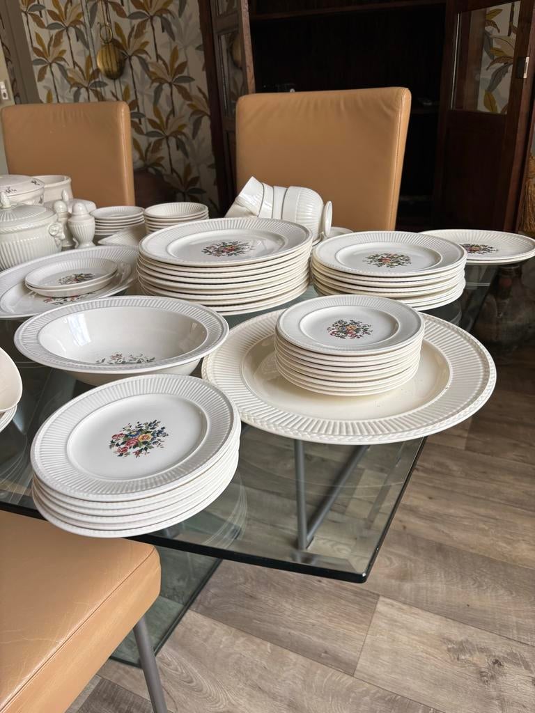 Zeer compleet Wedgwood "Conway" servies, Huis en Inrichting, Keuken | Servies, Gebruikt, Ophalen of Verzenden, Wedgwood, Porselein