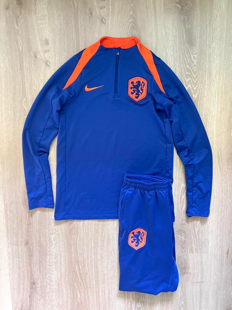 Nederlands elftal Nike trainingspak 24/26 Maat 147-158, Jongen of Meisje, Sport- of Zwemkleding, Ophalen of Verzenden, Zo goed als nieuw