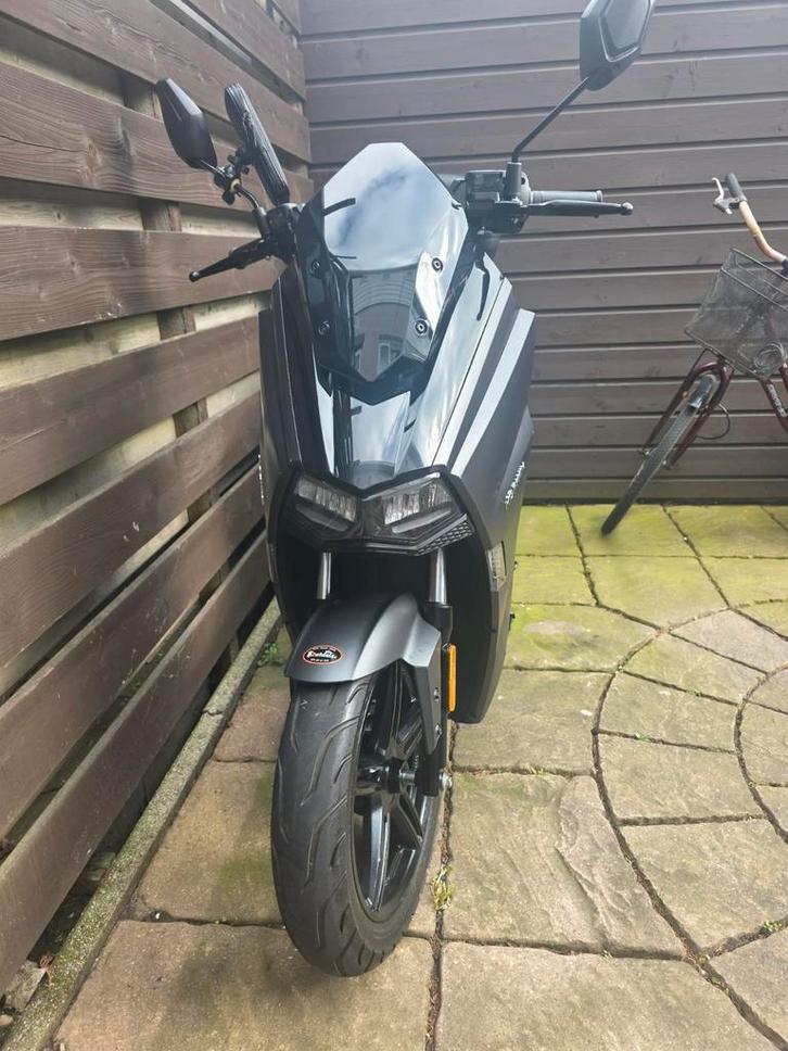 Horwin SK1 Elektrische Scooter 32km - Zo goed als nieuw, Fietsen en Brommers, Snorfietsen en Snorscooters, Zo goed als nieuw, Overige merken