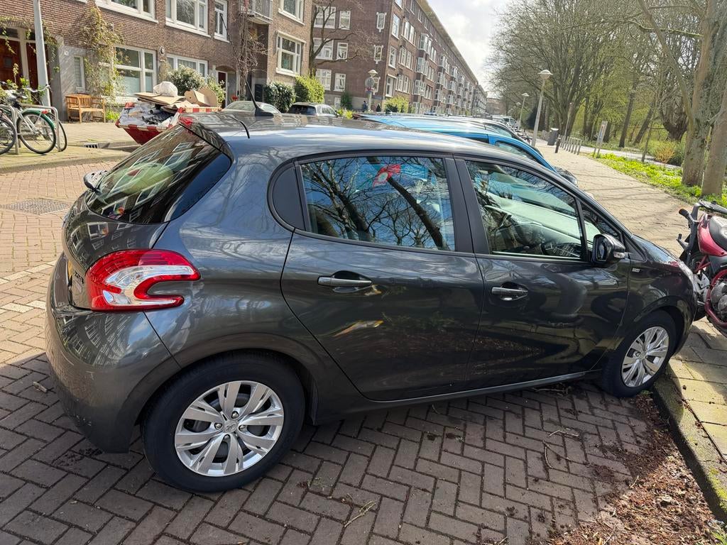 Peugeot 208 1.2 VTI 60KW/82PK 5-D 2013 Grijs, Auto's, Peugeot, Voorwielaandrijving, Euro 5, Stof, 31 €/maand
