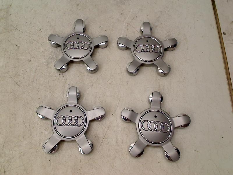 Wieldop naafkap Audi A4 Avant (B8) 2015 8R0601165, Audi AG, Gebruikt, Info@audi.de, Auto-Union-Straße  1, Ingolstadt 85057, , Duitsland