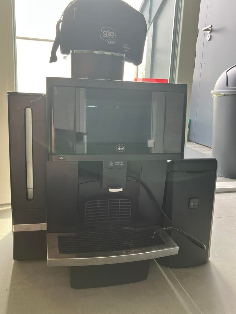 Gio Baristi 100 WR koffiemachine met melkkoeler VASTE PRIJS!, 10 kopjes of meer, Ophalen, Zo goed als nieuw, Koffiemachine