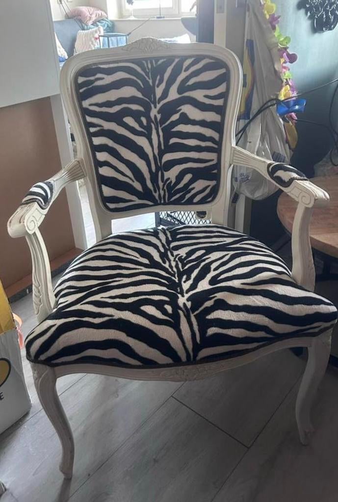Zebraprint stoeltje voor kinderkamer, Huis en Inrichting, Stoelen, Ophalen, Gebruikt, Zwart, Eén