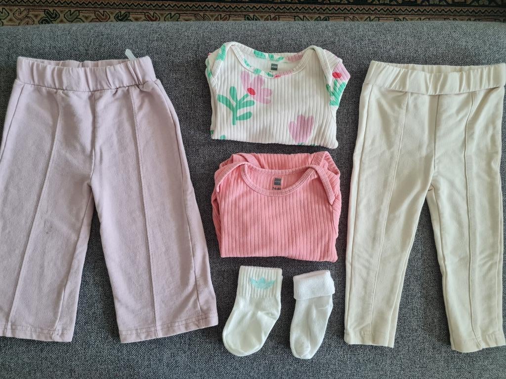 Kledingpakketje baby: rompers, broeken en sokken, Ophalen