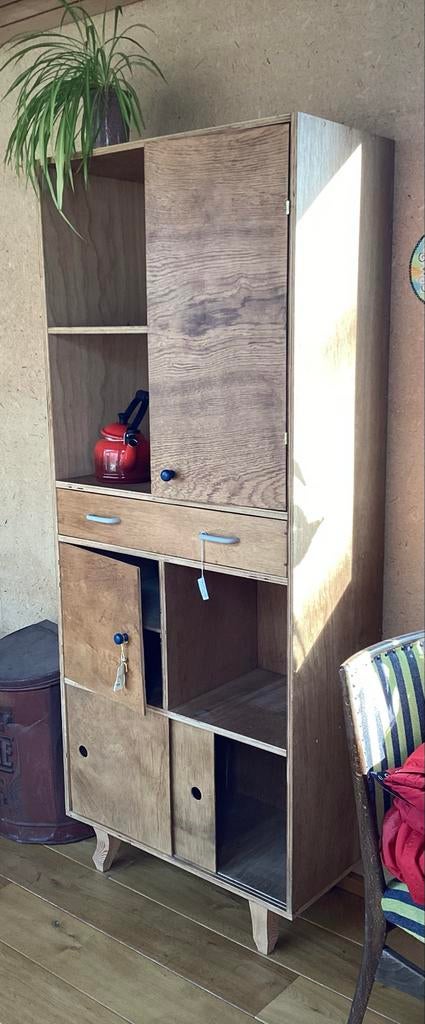Unieke zelfgemaakte houten kast, Ophalen, Gebruikt
