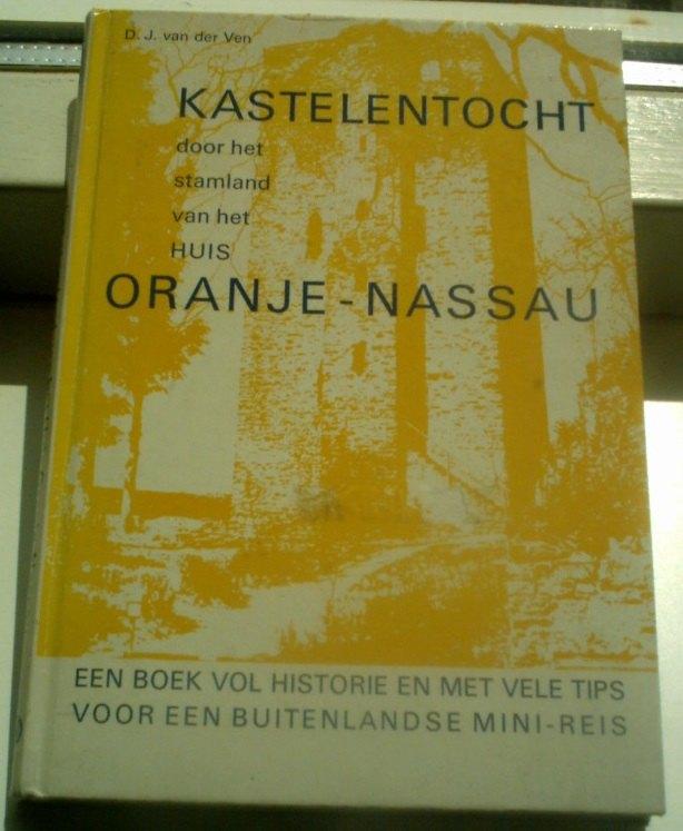 Kastelentocht door het stamland van het huis Oranje-Nassau., Boeken, Ophalen of Verzenden, Zo goed als nieuw, Europa