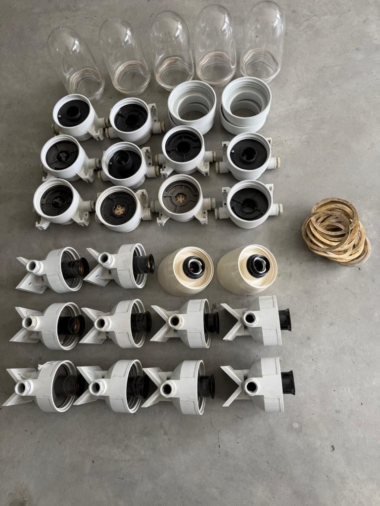 ca. 24 diverse boeren stallampen, Kunststof, Minder dan 50 watt, Wandlamp, Ophalen of Verzenden