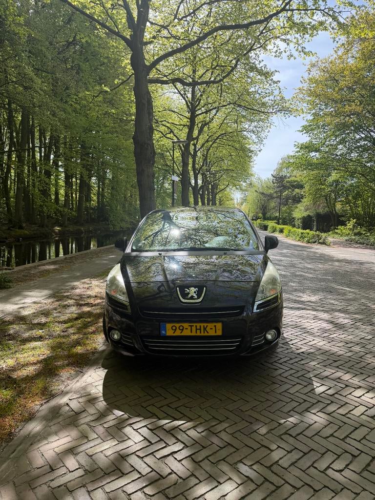 Peugeot 5008 1.6 VTI 7PL 2012 Zwart, Voorwielaandrijving, 4 cilinders, 7 stoelen, Zwart