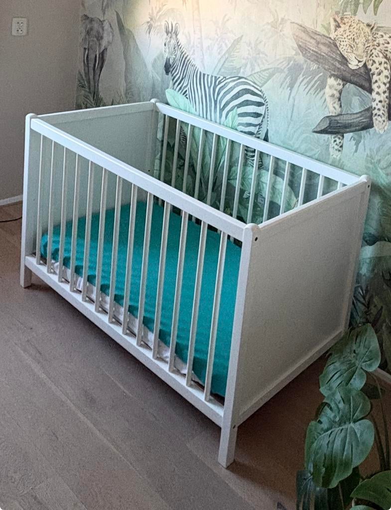 Ledikant wit, Kinderen en Baby's, Babywiegjes en Ledikanten, Ophalen, Zo goed als nieuw, Ledikant