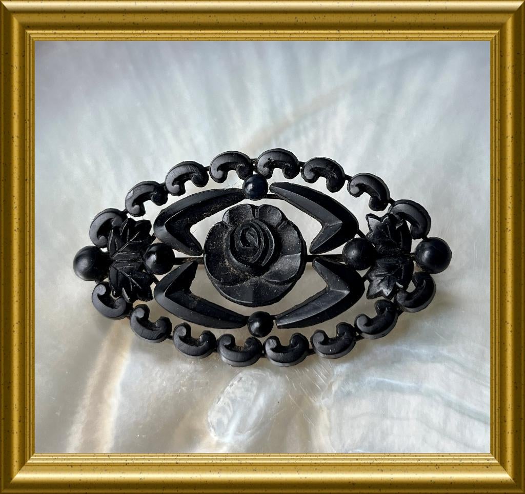 Mooie zwarte rouw broche : roosje, Sieraden, Tassen en Uiterlijk, Antieke sieraden, Ophalen of Verzenden, Overige materialen, Broche