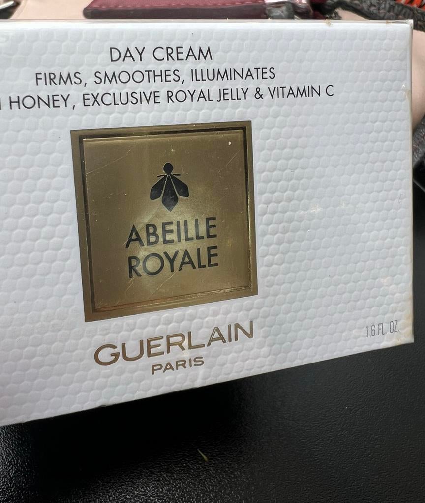 NEW- Guerlain Abeille Royale Day Cream Firms Smooths Illumin, Ophalen of Verzenden, Nieuw, Gehele gezicht