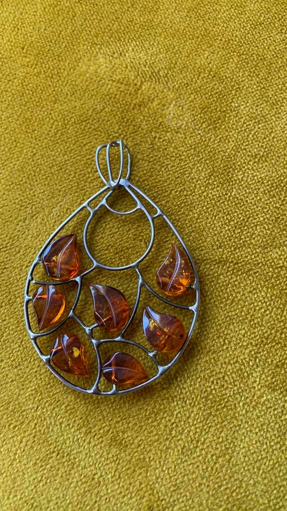 Zilveren hanger met barnsteen en zilveren ketting., Ophalen of Verzenden, Zo goed als nieuw, Zilver