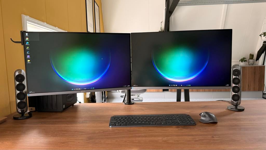 2x AOC 4K IPS monitor met arm, Gebruikt, IPS, Ophalen of Verzenden, Ultra HD (4K)