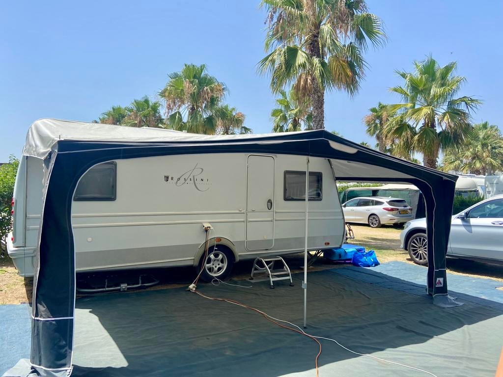 Zeer complete Tabbert met voortent, in Figueres (Girona), Luifel, Tabbert, 7 tot 8 meter, Treinzit