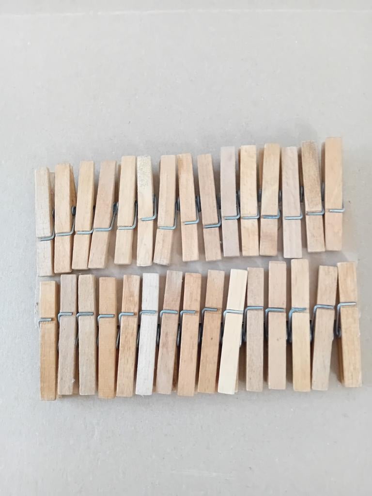 30 houten wasknijpers, Ophalen