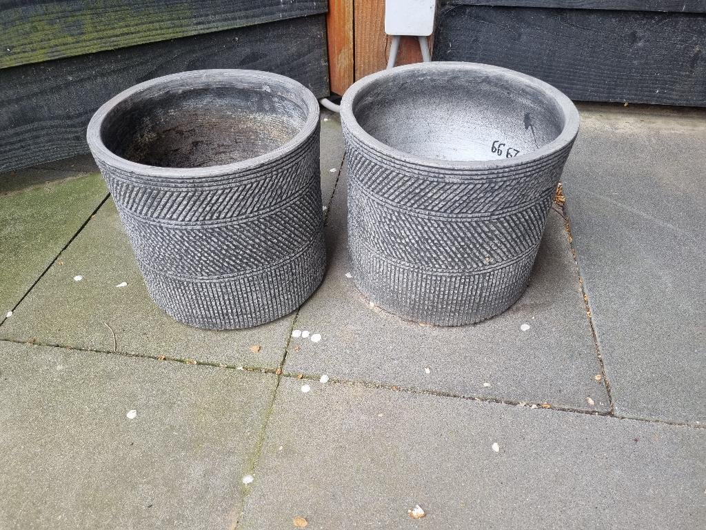 bloempotten 2 stuks, Rond, Zo goed als nieuw, Minder dan 40 cm, Balkon