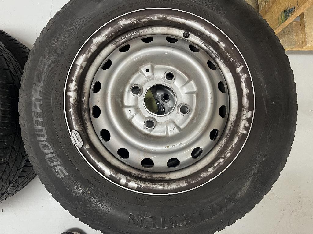 2x 14" velgen met gebruikte banden Nissan NV200, Ophalen, Nissan