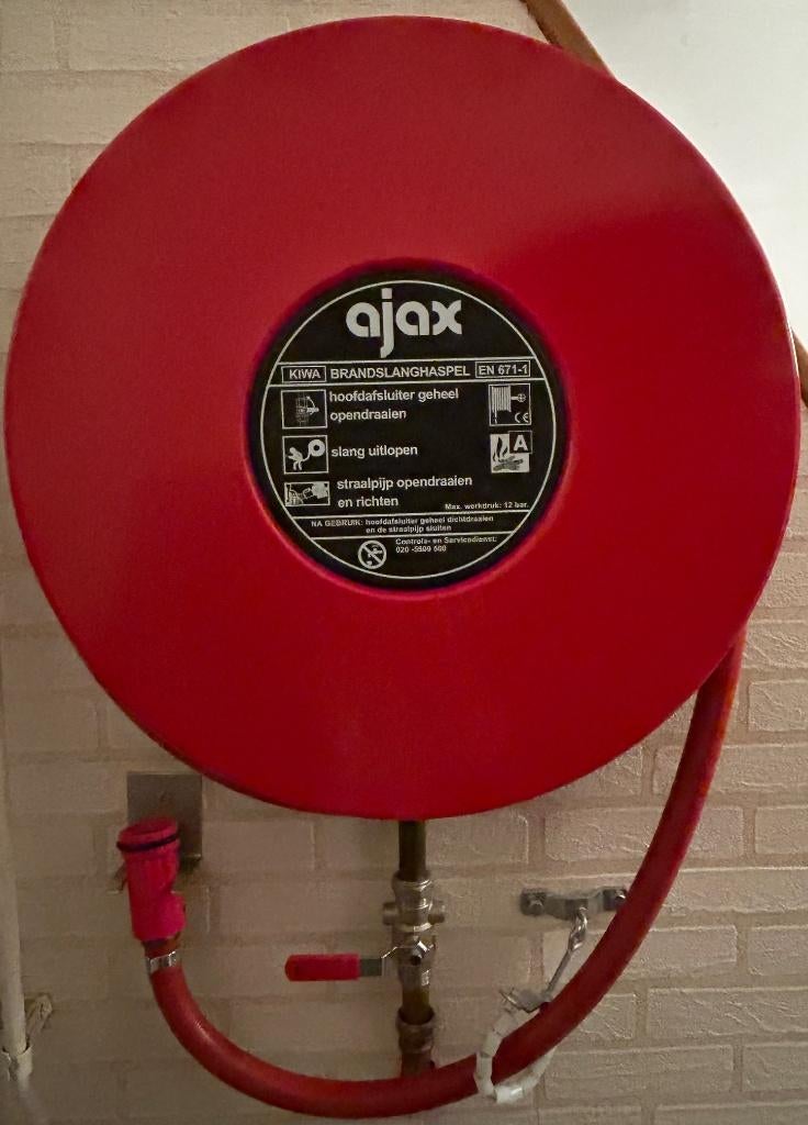 Ajax brandslang op haspel, Huis en Inrichting, Brandblussers en Brandkasten, Ophalen, Zo goed als nieuw, Brandblusser