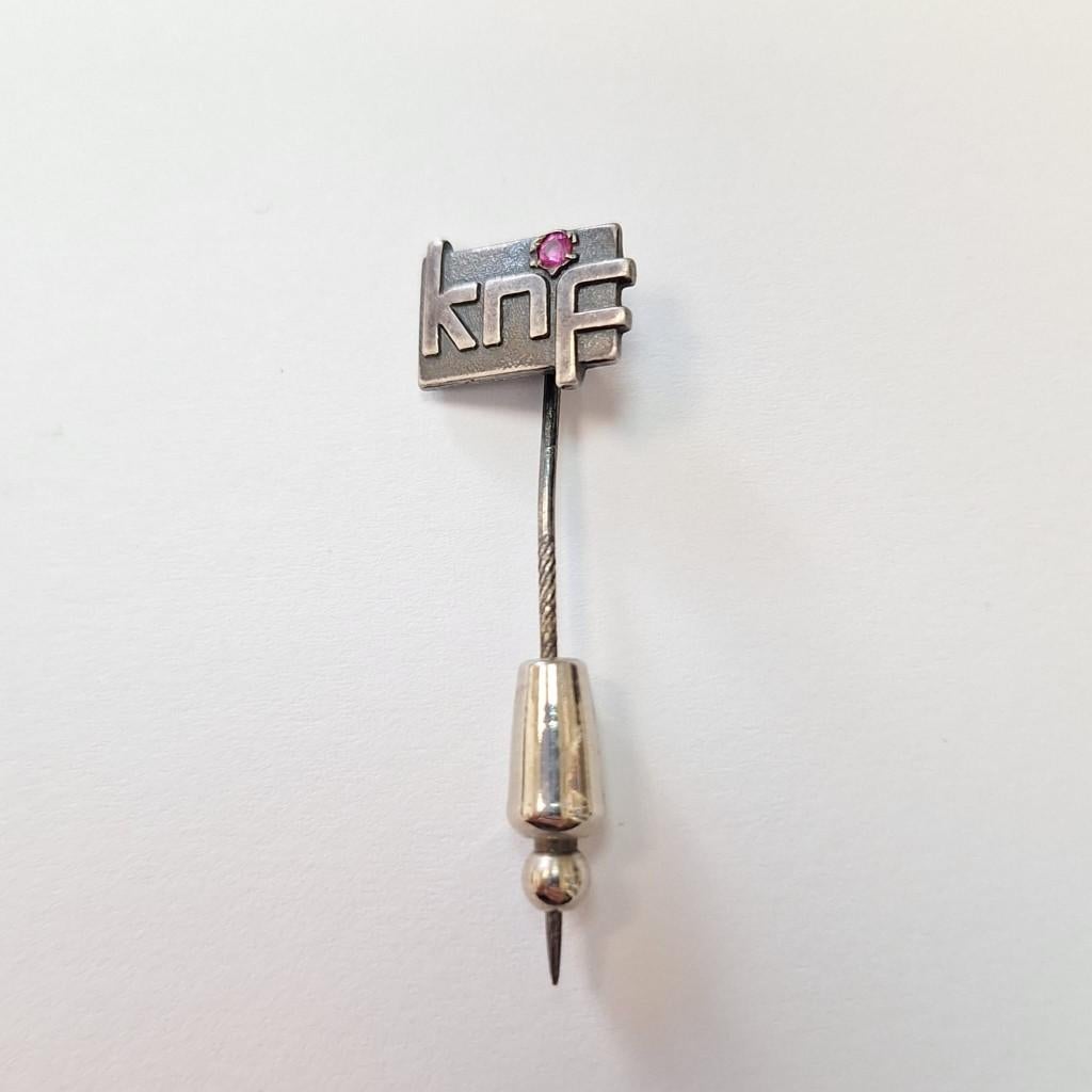 Vintage Speld KNF met robijn - NL Onderscheidingsteken z.j., Ophalen of Verzenden, Zilver, Nederland