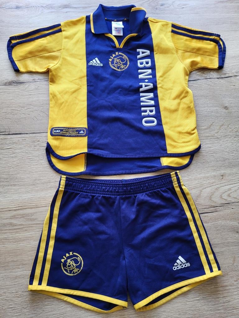 Ajax vintage voetbal T-shirt + broekje 2000/2001, Verzamelen, Sportartikelen en Voetbal, Ophalen of Verzenden, Zo goed als nieuw